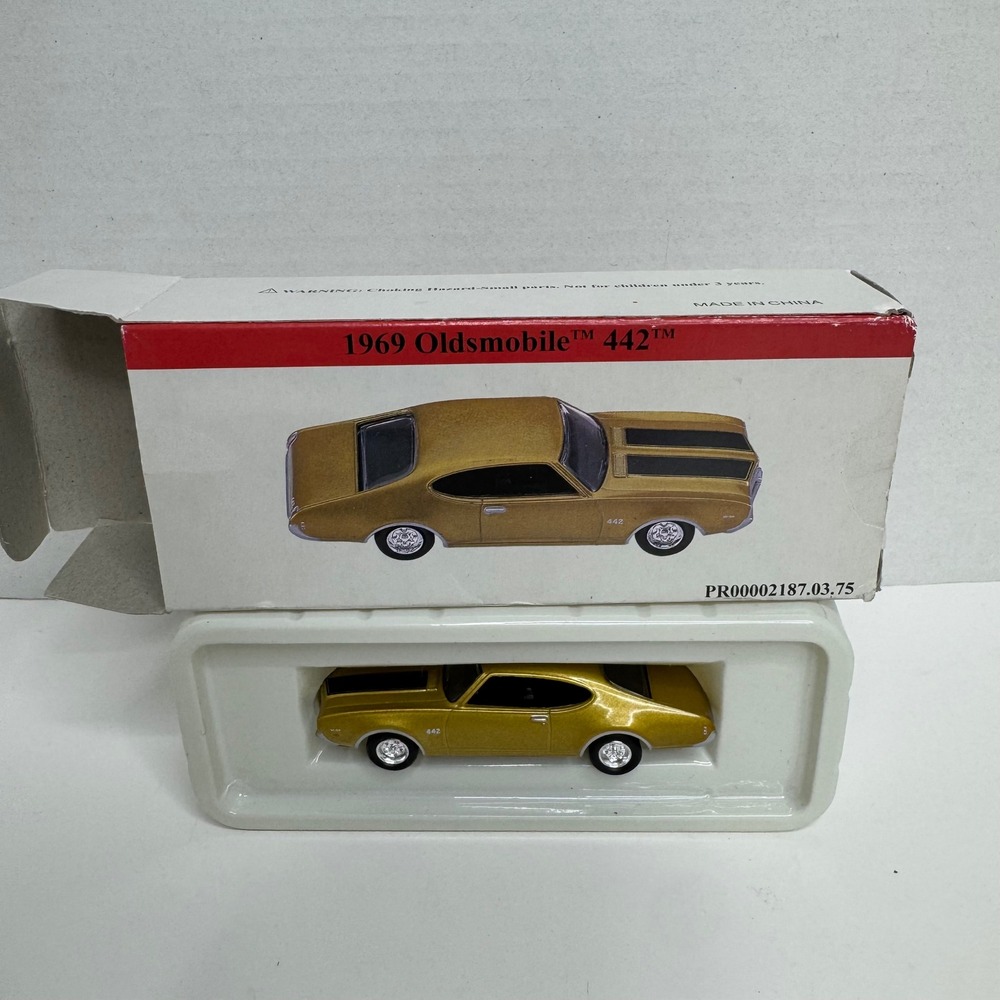 High Speed 1969 Oldsmobile 442 Gold Diecast Muscle Car 1:43 GM Licensed HF-442